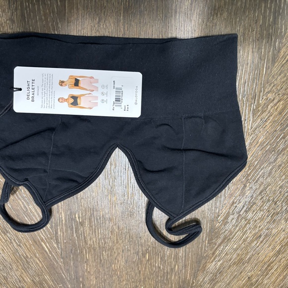 ALO Yoga Black Sports Bra - Picture 1 of 1